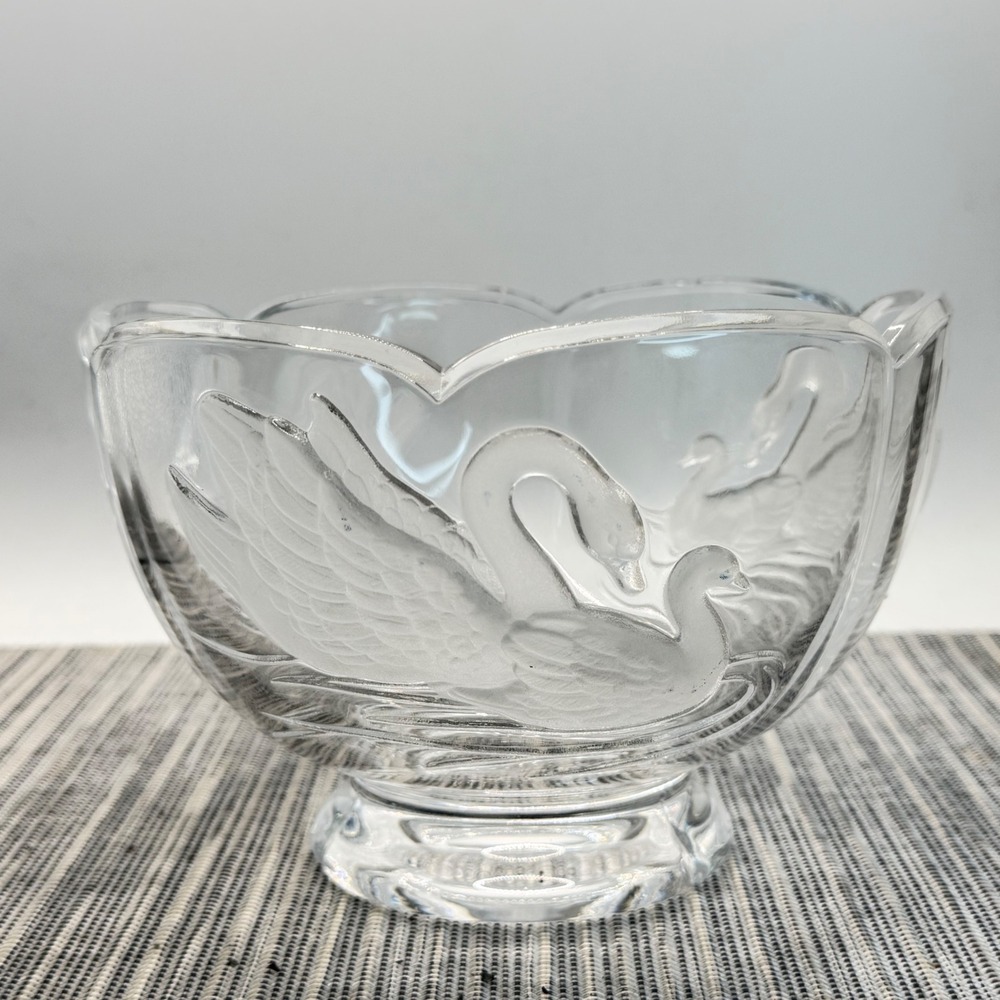 Teleflora 24% Lead Crystal Swan Bowl Frosted Glass Scalloped Centerpiece 6 inch
